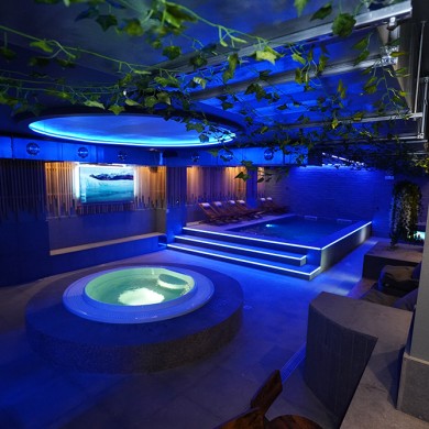Public SPA for women