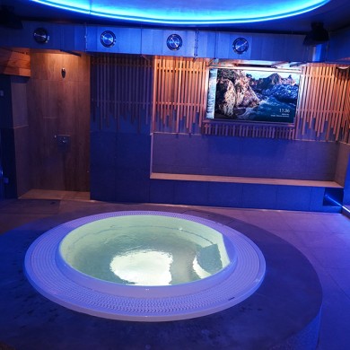 Public SPA for women