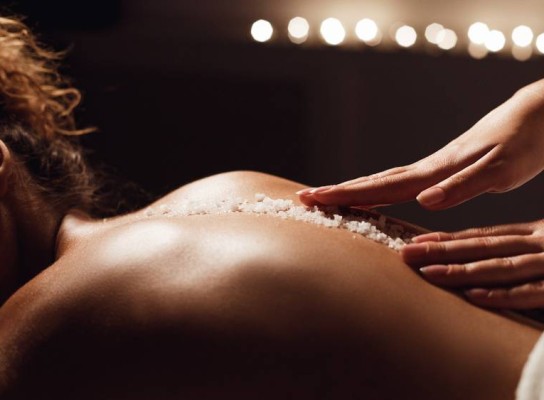 45 minuten massage en rugscrub